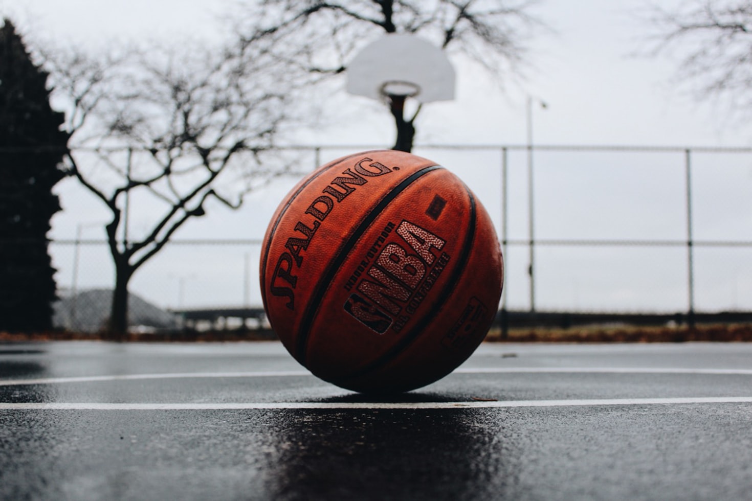 Açık basketbol/voleybol alanı
